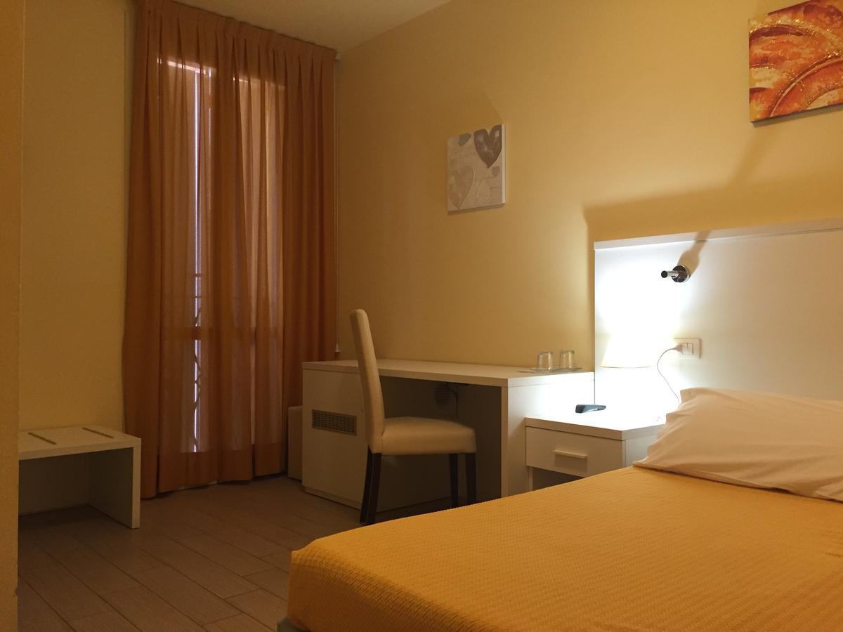 Hotel Soresina Экстерьер фото