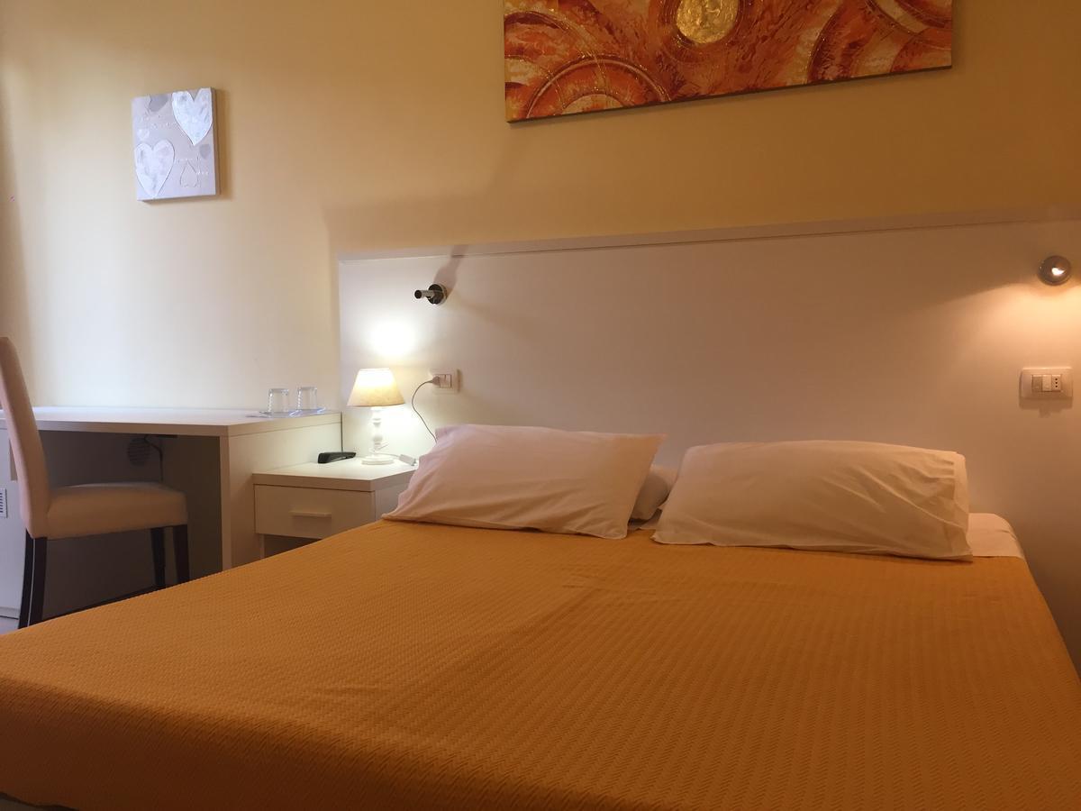Hotel Soresina Экстерьер фото
